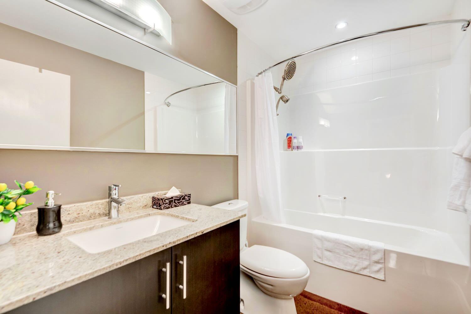 Modern 2Br Condo - King Bed - Downtown City Views YYC Exteriér fotografie